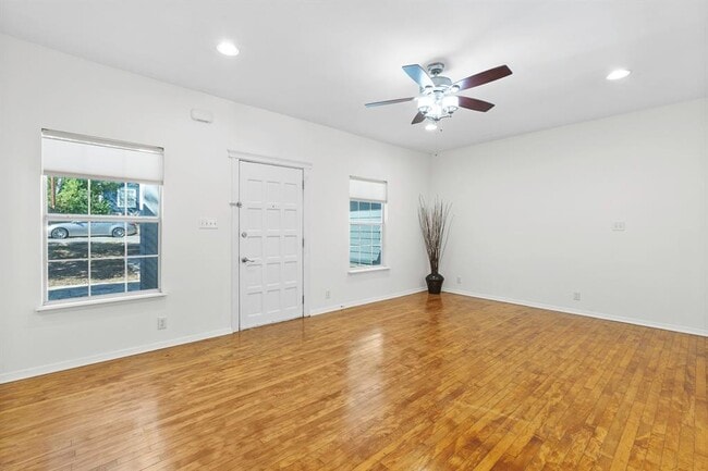 Building Photo - 1414 E 37th St