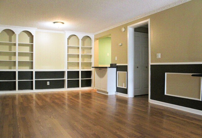 Building Photo - COZY 1-BEDROOM/1BATHROOM EAST ORLANDO