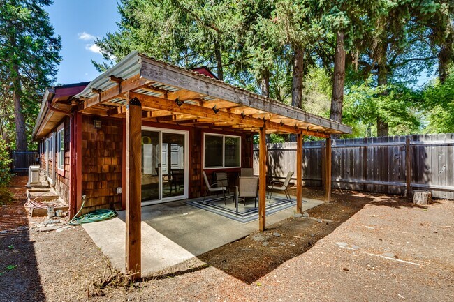 Building Photo - 1120 E 24th Ave