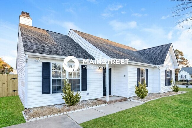 Building Photo - 3 Bedroom Pet-Friendly Home in GREENSBORO,...
