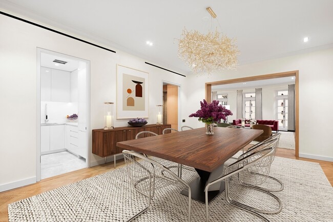 Building Photo - 4 E 62nd St