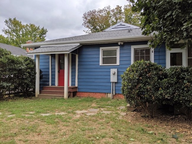 Building Photo - The Perfect Swannanoa Cottage!