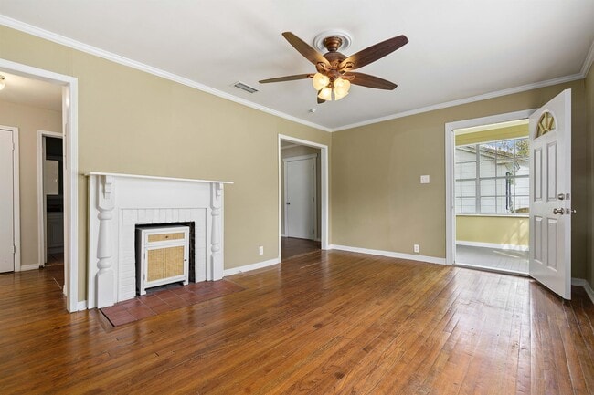 Building Photo - 206 Pinehill Dr