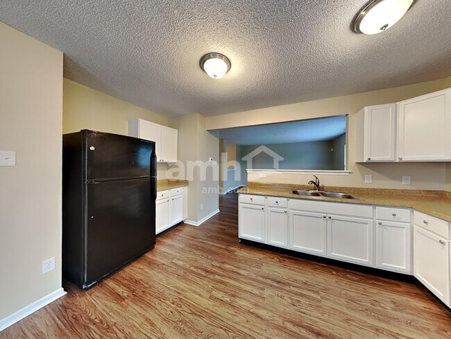 Building Photo - 8325 Weathervane Cir