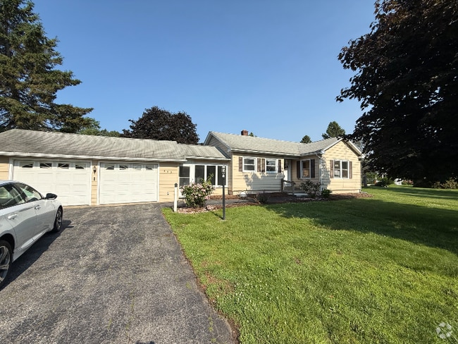 Building Photo - 485 Birnie Ave