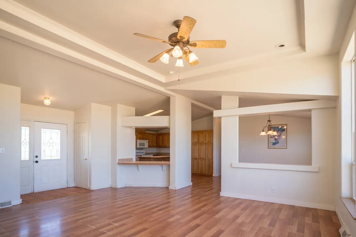 Building Photo - 007