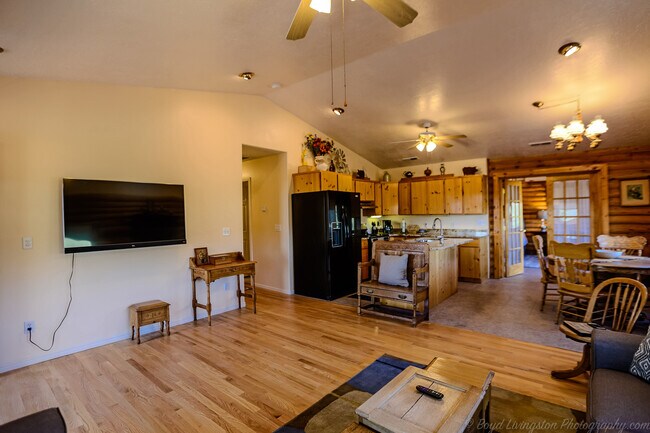 Foto del edificio - 414 Cottonwood Dr