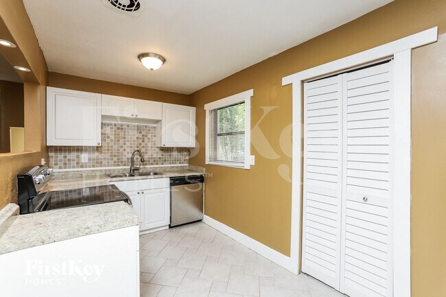 Foto del edificio - 1228 Helen St