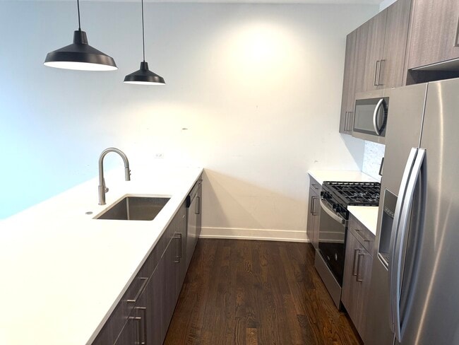 Building Photo - 5055 S Dorchester Ave