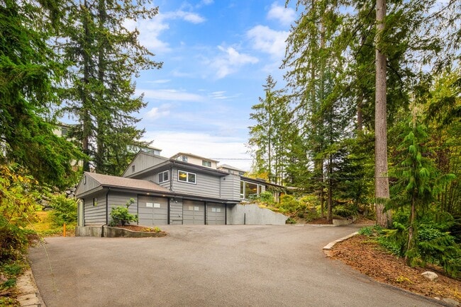 Building Photo - 3 Bedroom Rambler with 1-bedroom ADU in Wo...