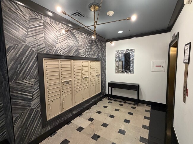 Building Photo - 525 W Lafayette Blvd