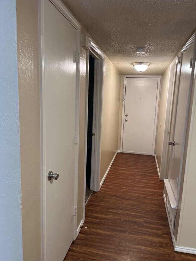 Foto del edificio - 4320 Hulen Cir E