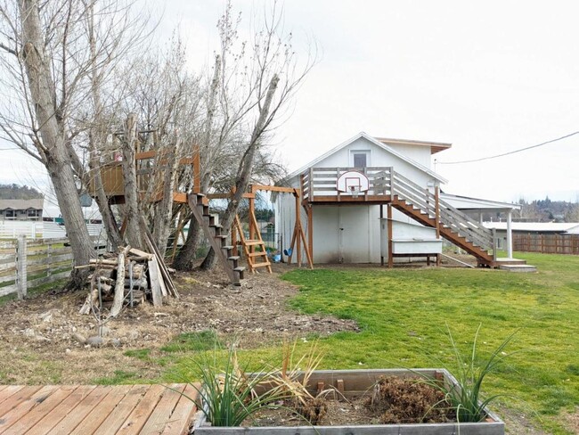 Building Photo - 3232 Lone Pine Rd