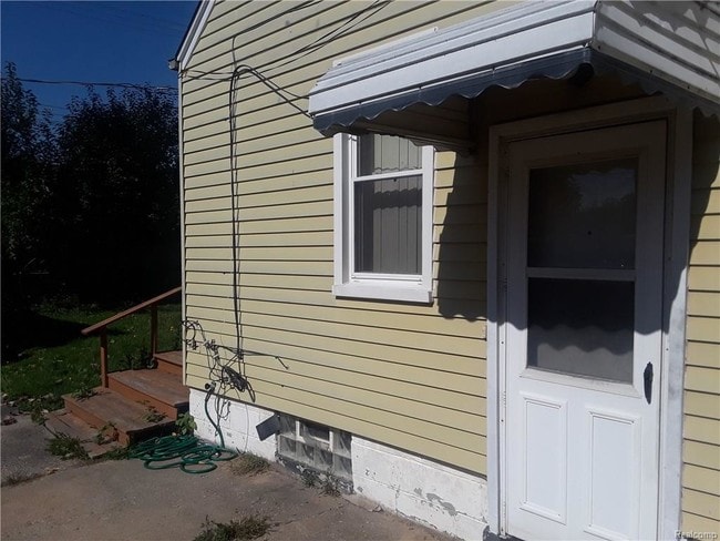 Building Photo - 5055 Farmbrook St