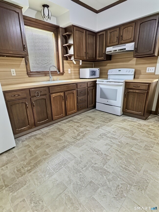 Building Photo - 290 Wakelee Ave