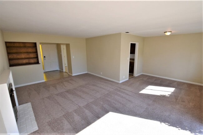 Building Photo - 5420 Fernwood Way