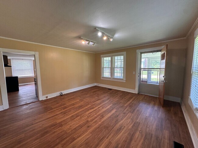 Foto del edificio - Charming Prospect Cottage with Spacious Yard
