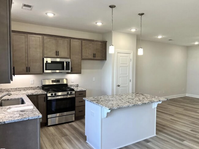 Foto del edificio - 207 Taylor Woods Ct