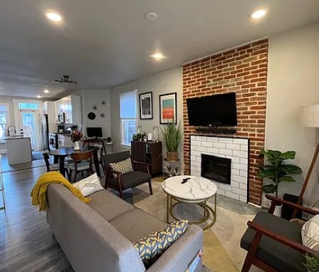 Foto del edificio - 212 E Maple Ave