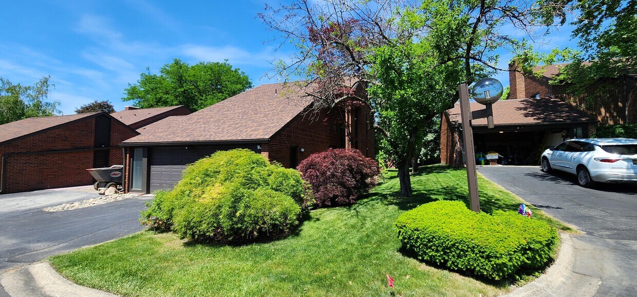 29 Blair Ln, Dearborn, MI 48120 Condo for Rent in Dearborn, MI