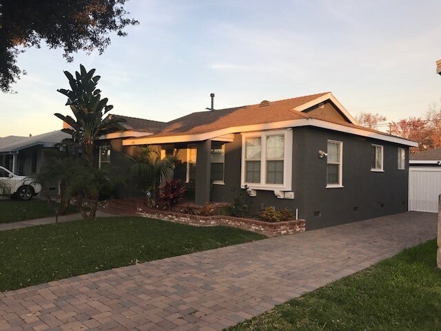 Foto principal - Modern Luxury 4BD/2BA Bixby Knolls Home - ...