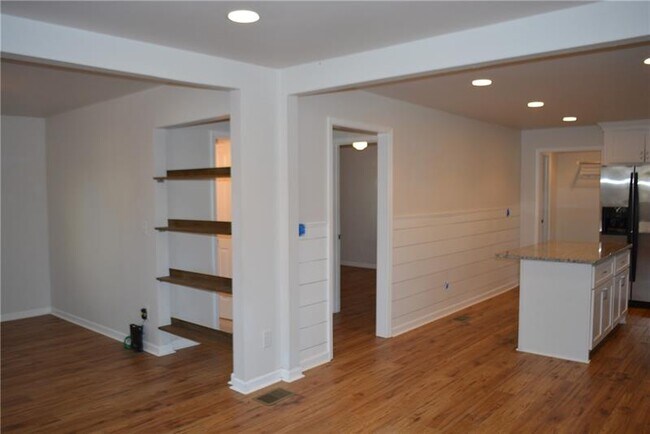 Building Photo - 254 Jackson St