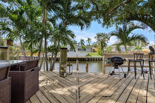 Foto del edificio - 5860 SW 13th St