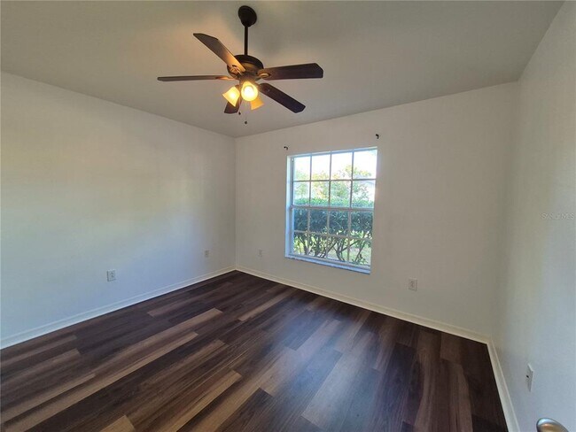 Building Photo - 6833 Runner Oak Dr
