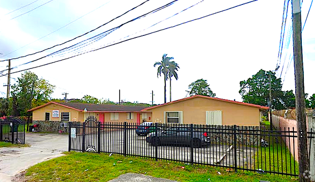 Building Photo - 2924 NW 132nd Ter