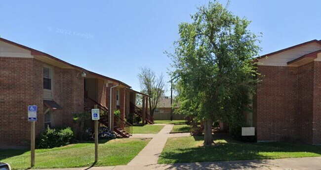 Foto del edificio - 1820 Red River Dr