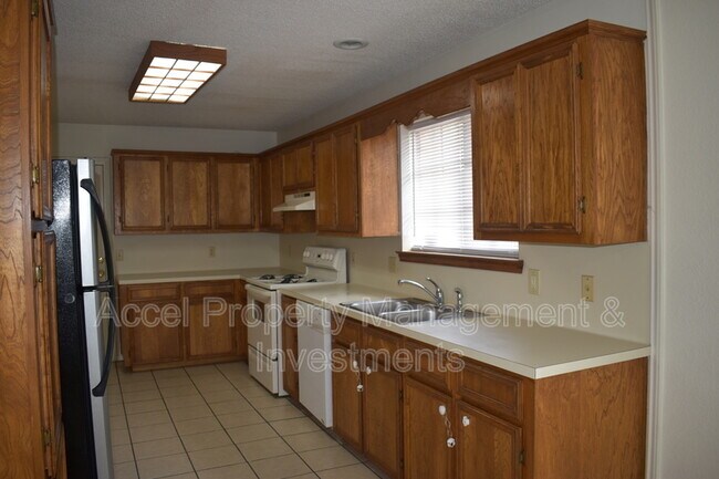 Building Photo - 7421 N 19th St