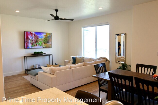 Building Photo - 3 br, 3.5 bath House - 1035 W Vista Ridge ...