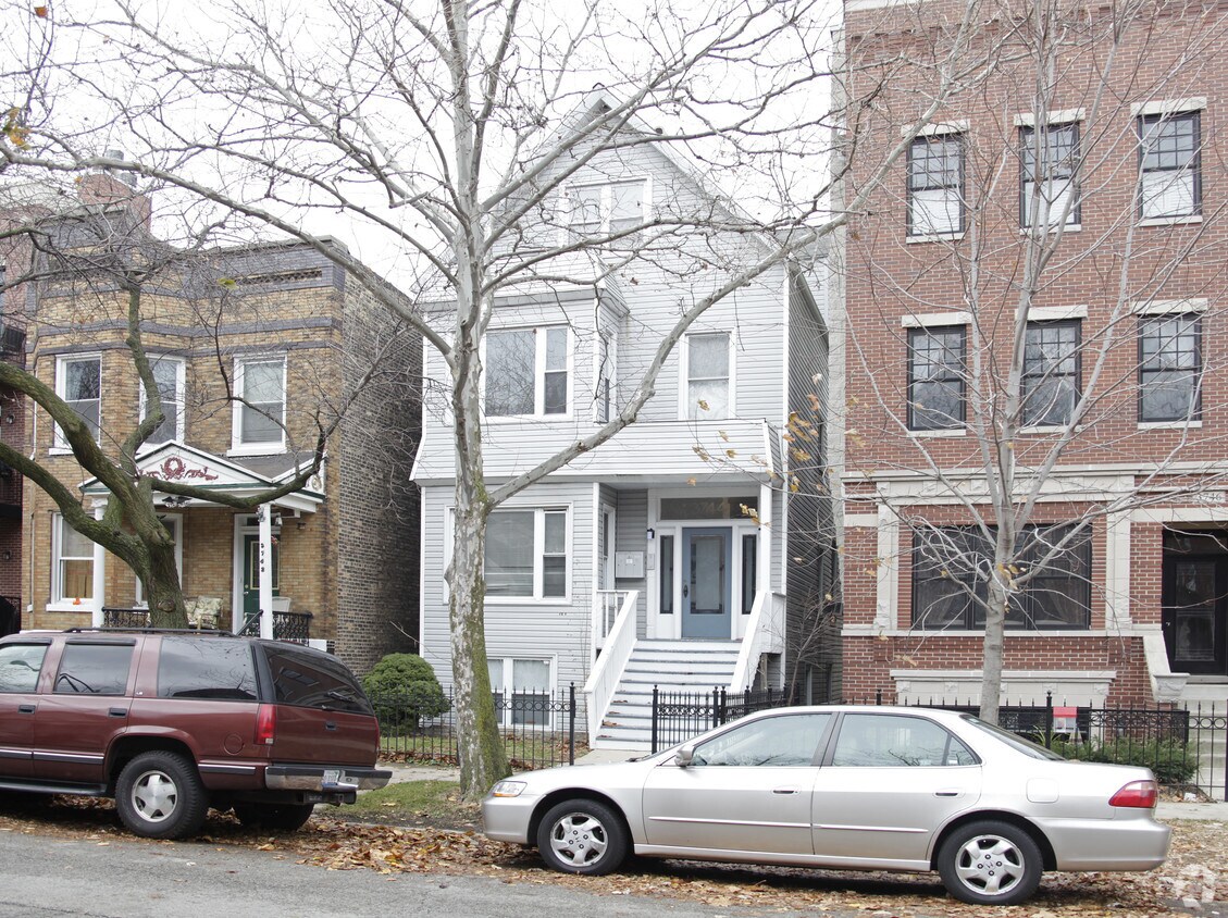 Primary Photo - Wrigleyville
