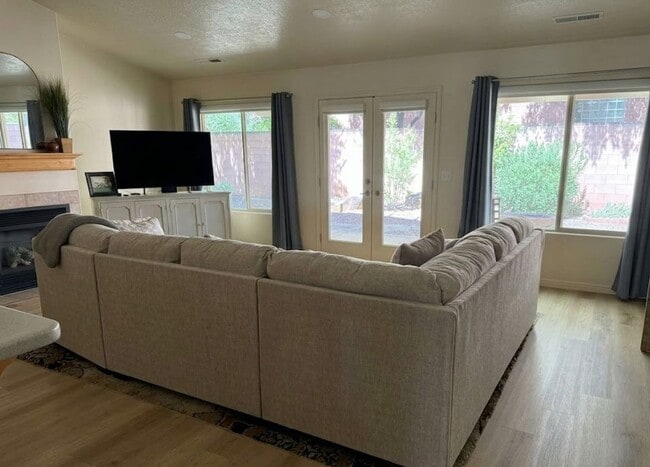 Building Photo - Snow Canyon Single Family