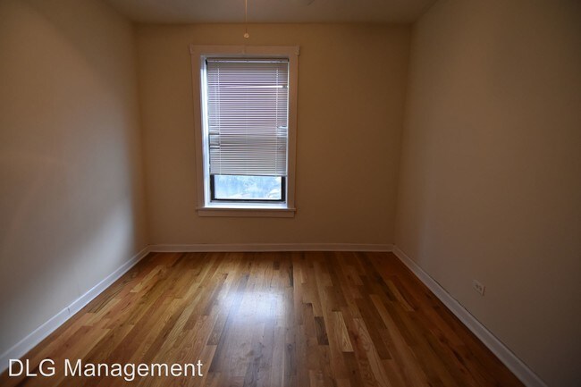 Building Photo - 3230 N Clark St