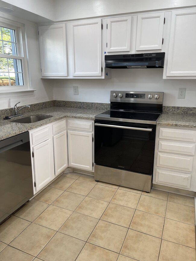 Building Photo - 2846 Lester Lee Ct