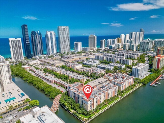 Foto del edificio - 17150 N Bay Rd