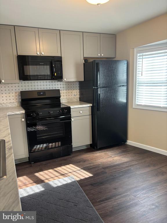 Building Photo - 2250 Channel Rd