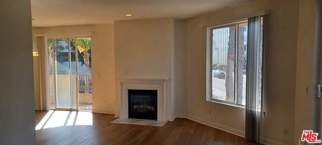 Building Photo - 4100 Wilshire Blvd