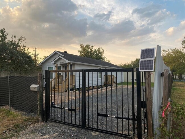 Building Photo - 4407 Cline St