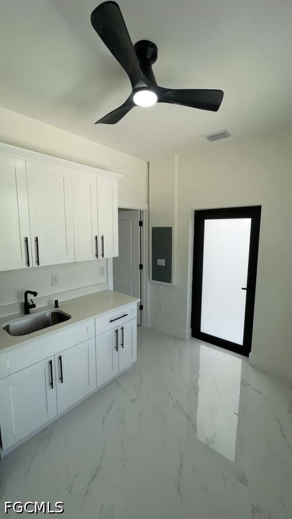 Foto del edificio - 528 Raintree St E