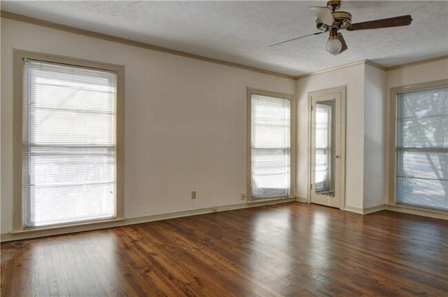 Building Photo - 6950 Hillcrest Ave
