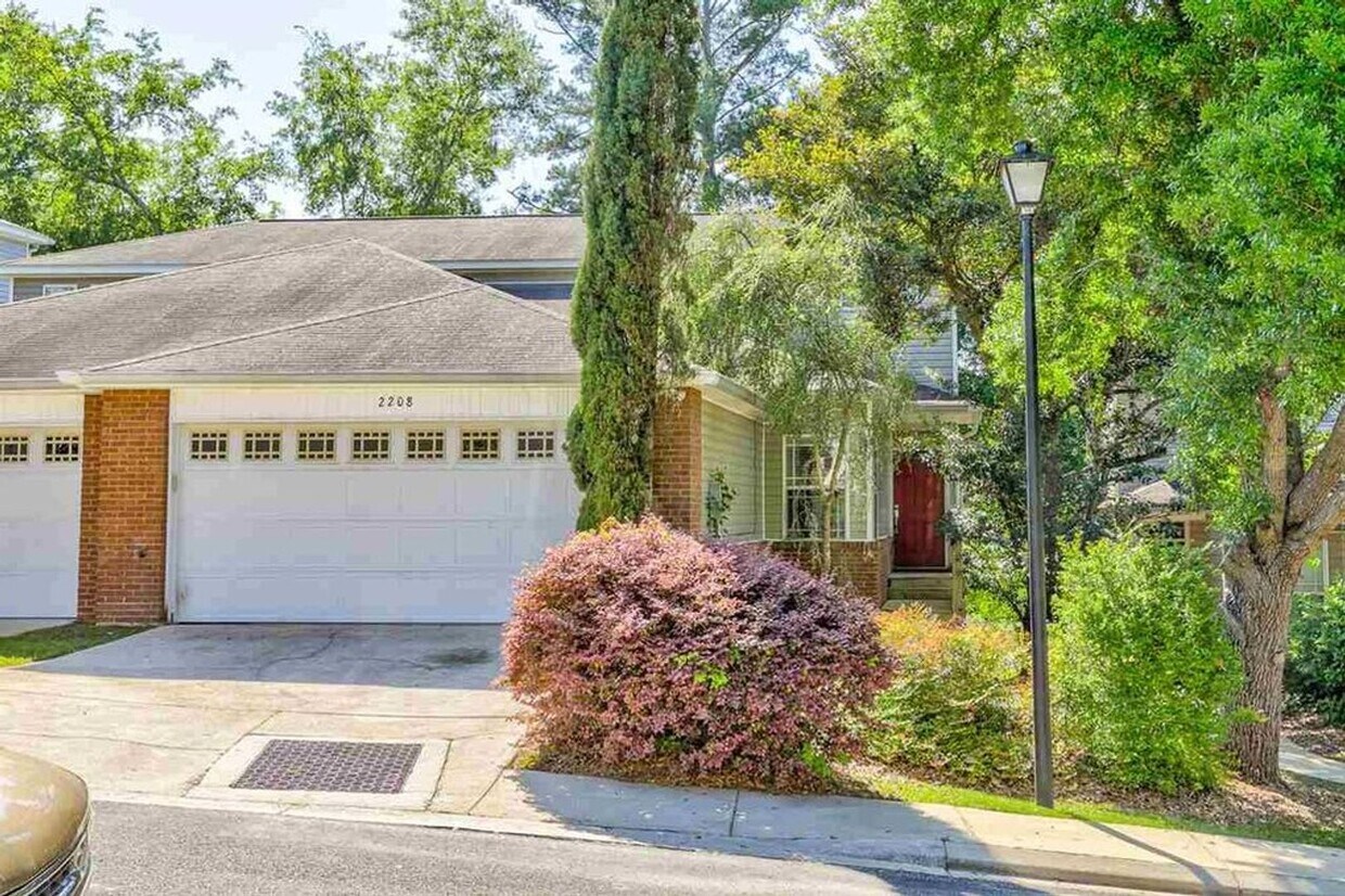 Primary Photo - Completely remodeled 3/3 Close to Midtown ...