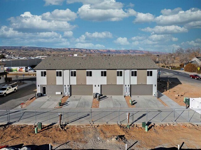 Building Photo - Caspian Way