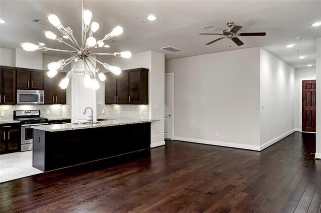 Building Photo - 8808 Hollister Square Ct