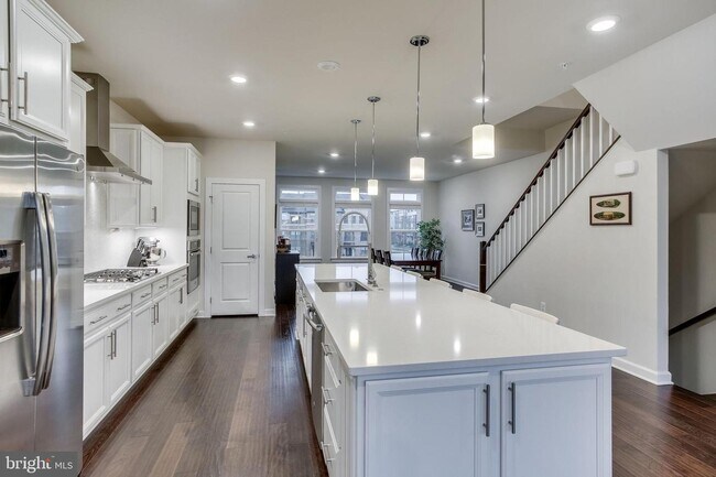 Building Photo - 43363 Stadium Terrace