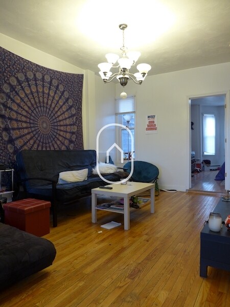 Foto del edificio - 785 Parker St