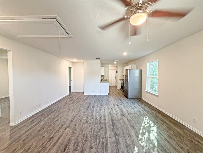 Building Photo - 2718 Bernuda, San Antonio, TX 78222
