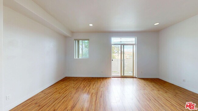 Foto del edificio - 11622 Oxnard St