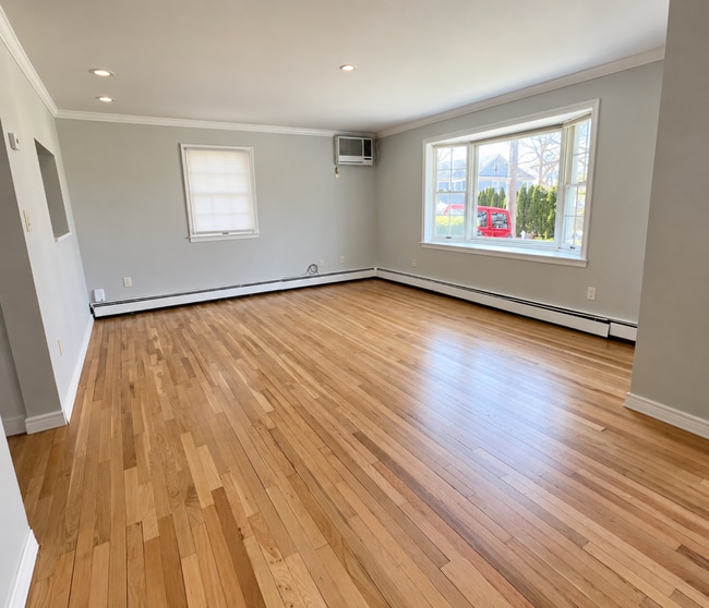 Living room - 17 Arnold St (Old Greenwich, CT) House